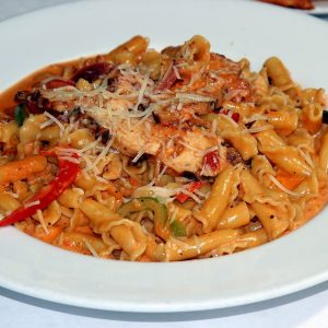 FETTUCCINE ALFREDO WITH CHICKEN & BROCCOLI